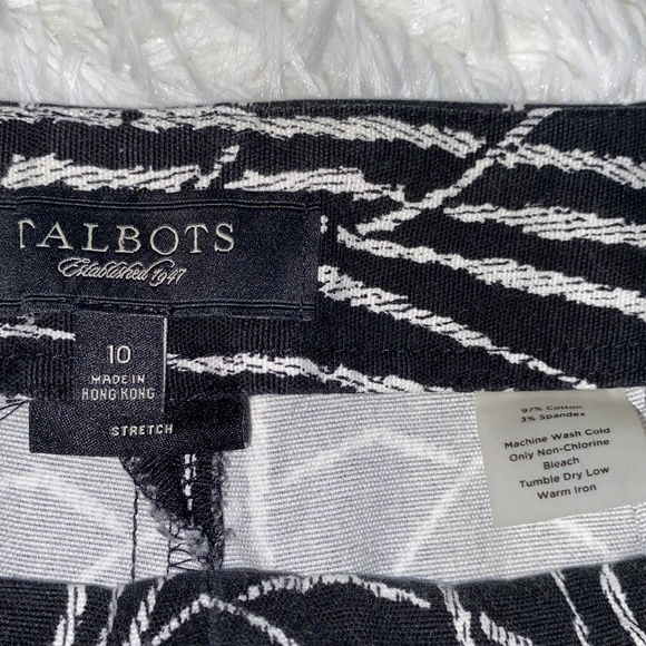 EUC Talbots Capri Printed Pants in Black and White Side Zip - Picture 2 of 7